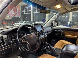 تۆیۆتا لاند کروزەر